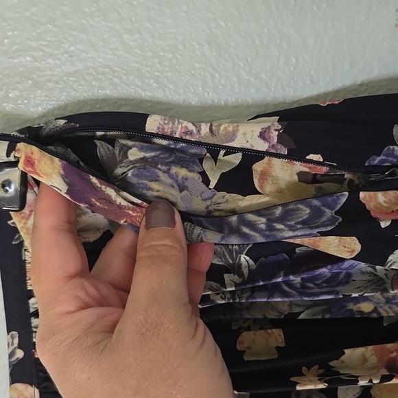 Soprano Navy Floral Pleated Skirt Size Small - Picture 2 of 4